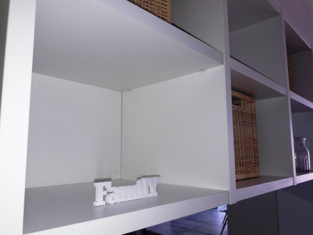 Стеллаж с ящиками и зеркалом